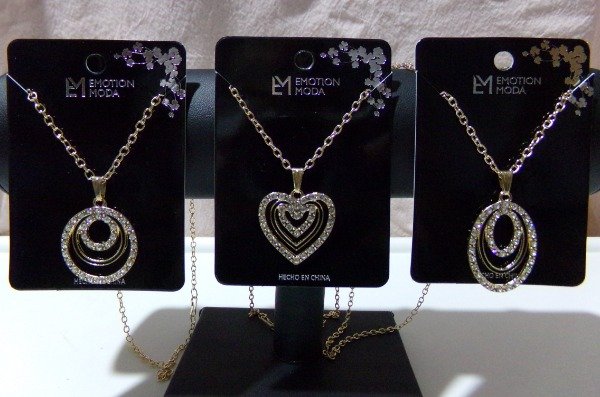 Producto - CONJUNTO CADENITA Y DIJE STRASS DORADO C/U