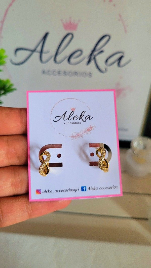 Producto - Argollas infinito con zirconia dorado - 0