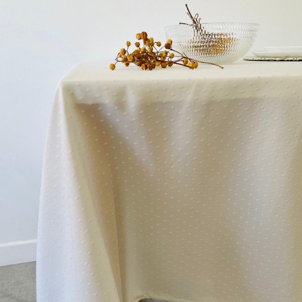 Producto - Mantel Blanco Bordado en Rombos 250x150 cm para 8 a 10 Personas