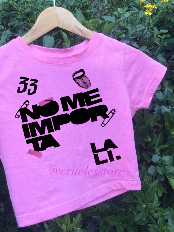 Producto - baby tee lali no me importa pink