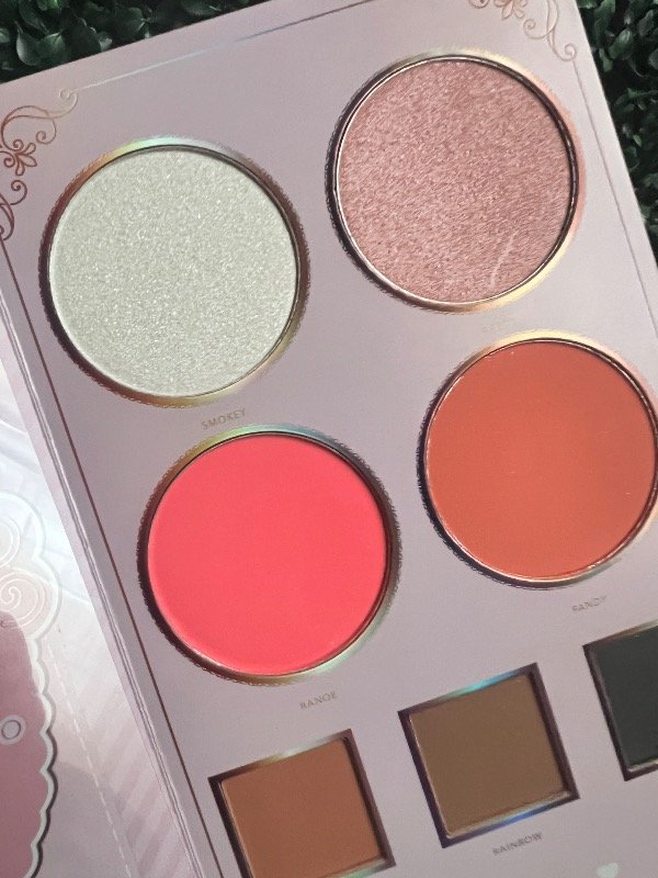 Producto - Paleta de sombras libro fashion moño rosa - 4