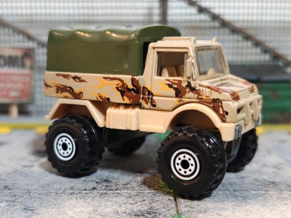 Producto - Mercedes - Benz Unimog