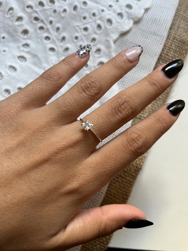 Producto - Anillo de Plata 925 con cristal- cuadrado