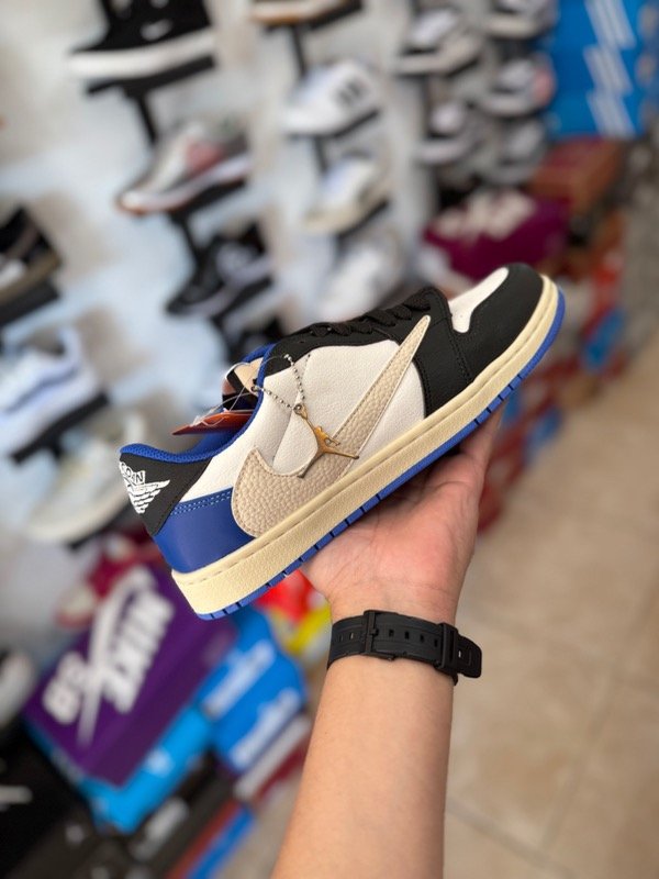 Producto - Jordan 1 retro low x Travis Scott Fragment