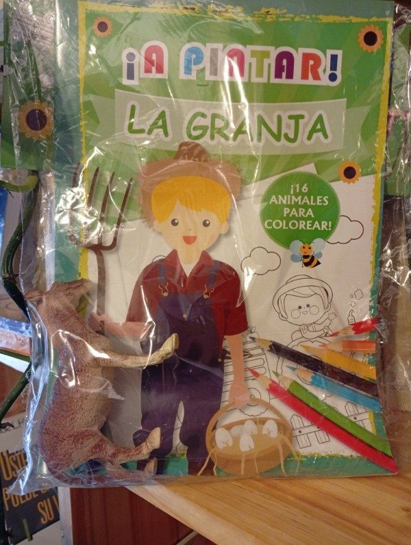 Producto - A pintar la granja + jueguete