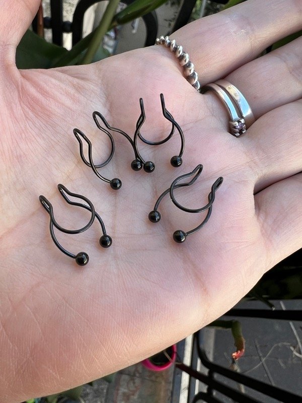 Producto - 2 piercing bull negro para nariz