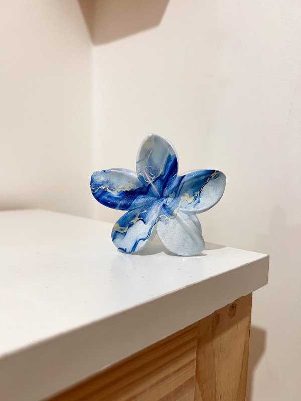 Producto - Broche hawaiano grande Marble Celeste