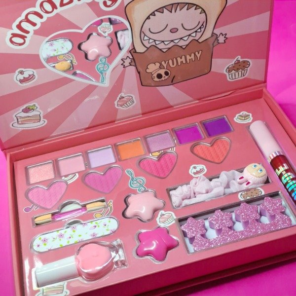 Producto - Set de maquillaje labubu red
