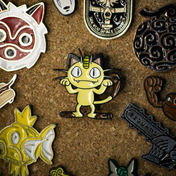 Producto - Pin Meowth