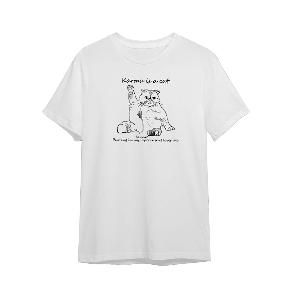 Remera Karma is a cat purring in my lap