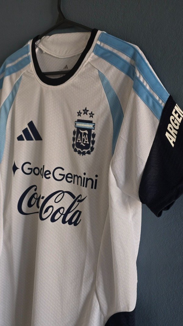 Producto - CAMISETA ARGENTINA ENTRENAMIENTO BLANCA 2026 - 2