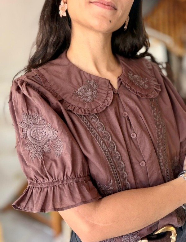 Producto - CAMISA CUELLO BABERO CHOCOLATE - 1