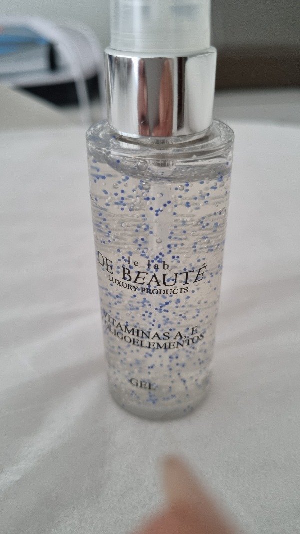 Producto - GEL VITAMINAS A C, E OLIGOELEMENTOS Recomendada Piel hombre, también