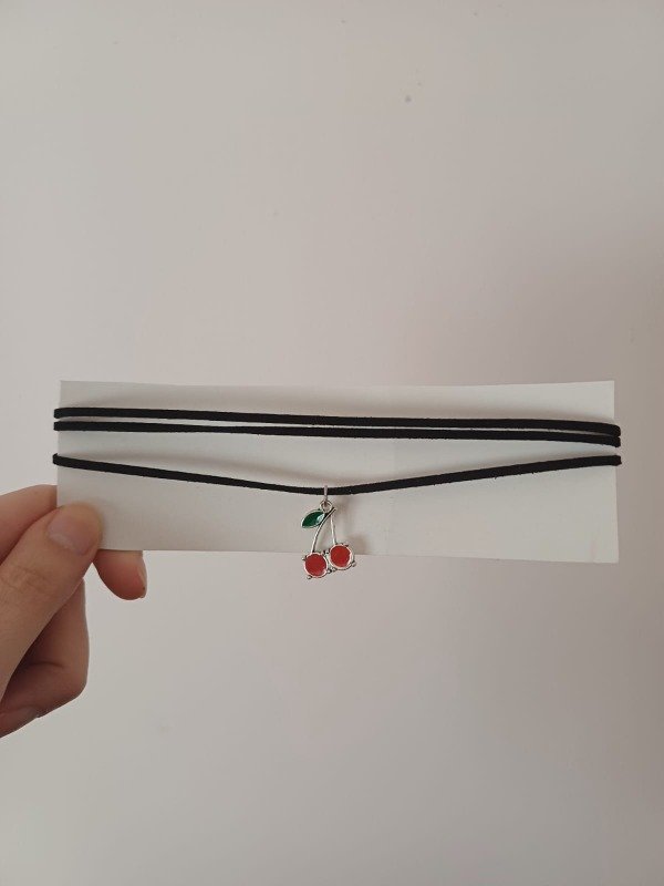 Producto - Collar gamuza cherry