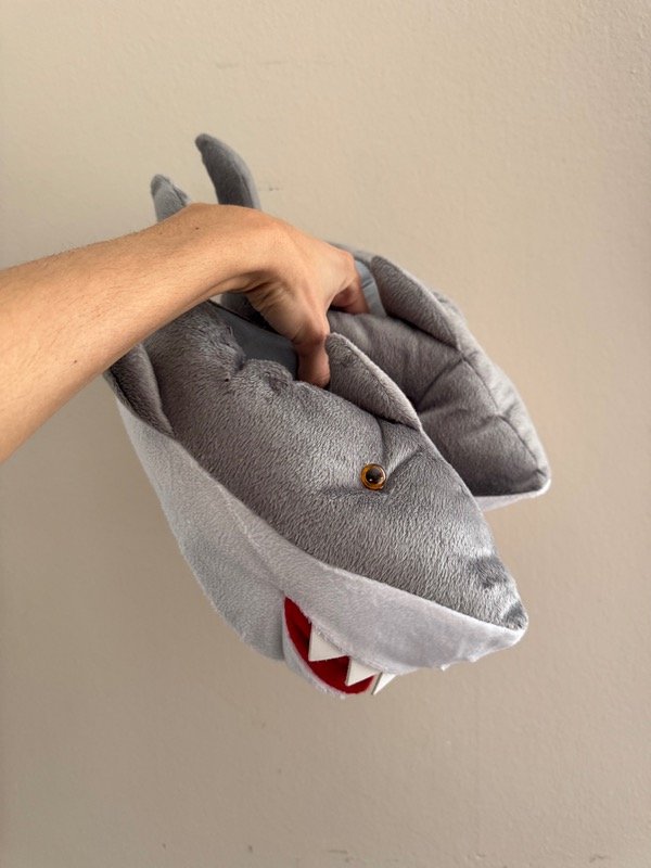 Producto - Pantuflas tiburones NUEVAS SIN USO talle 27/28 mk65