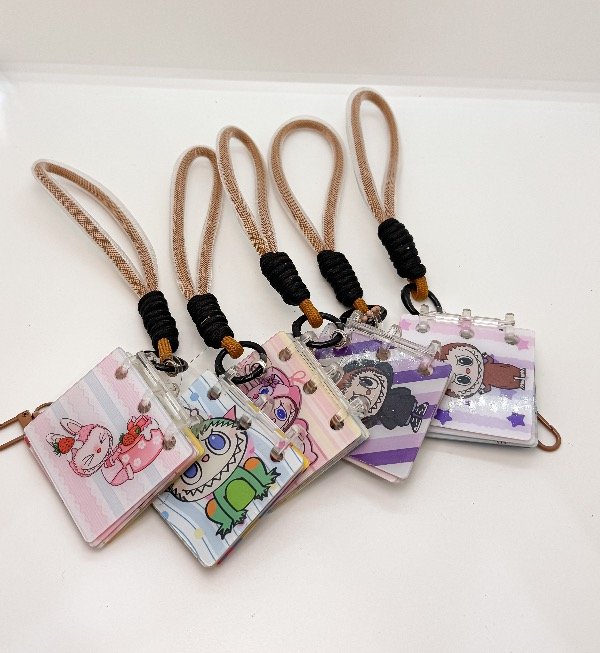 Producto - Llavero Labubu librito de fotos surtido