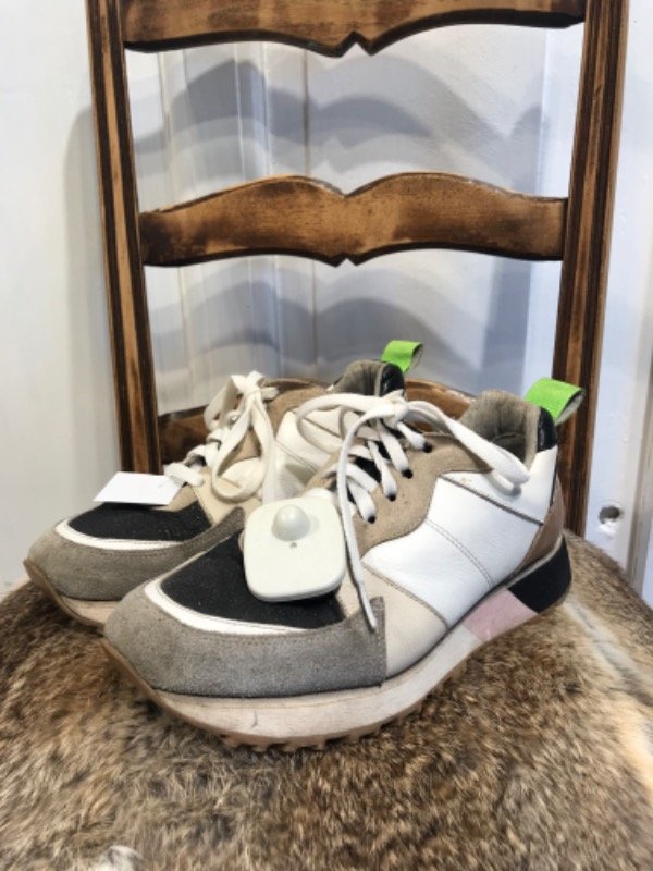 Producto - Zapatillas DONNE ecocuero blancas/grises y negras- Talle 36- PRECIO: 52x