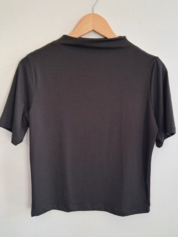 Producto - Remera Negra Mora