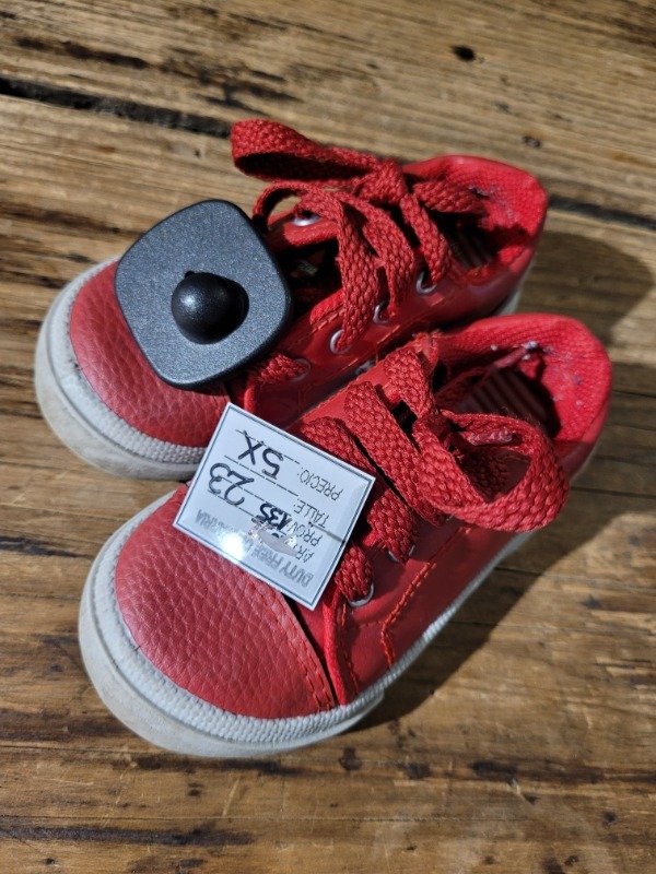 Producto - Zapatillas MIMO coloradas de ecocuero Talle 23 - PRECIO: 5X