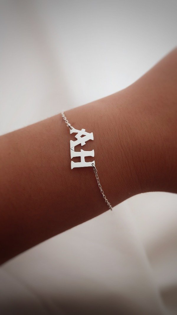 Producto - Pulsera Doble Inicial Gótica