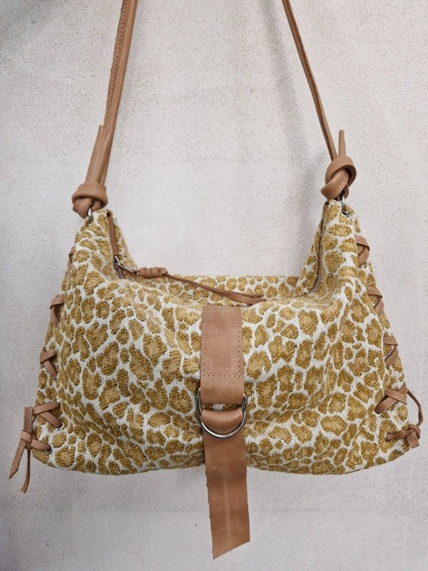 Producto - Revolución animal print amarillo