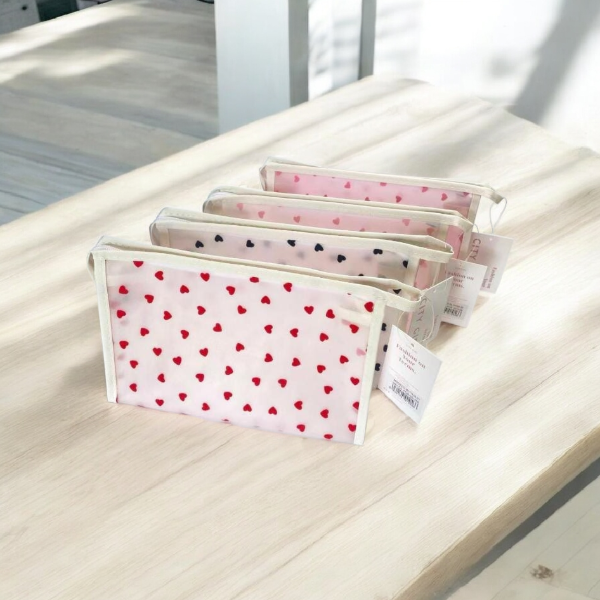 Producto - PORTA COSMÉTICO TRANSPARENTE CON CORAZONCITOS