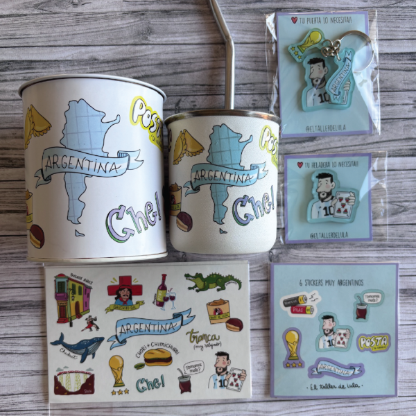 Producto - KIT SOY ARGENTINO (1 MATE + 1 LLAVERO + 1 IMAN + 1 SET DE STICKERS + 2 POSTALES)