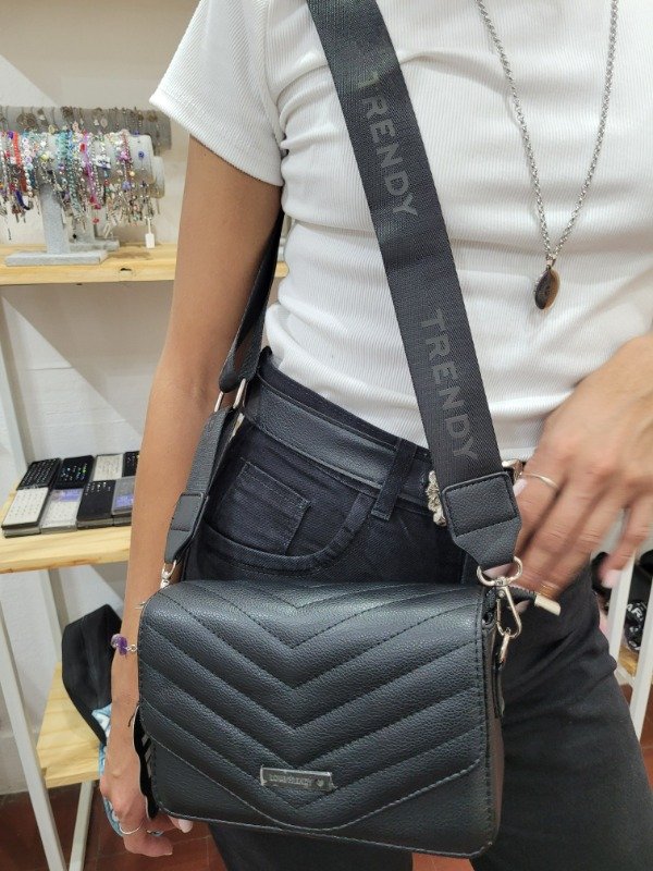 Producto - Bandolera rayas en V marca Trendy