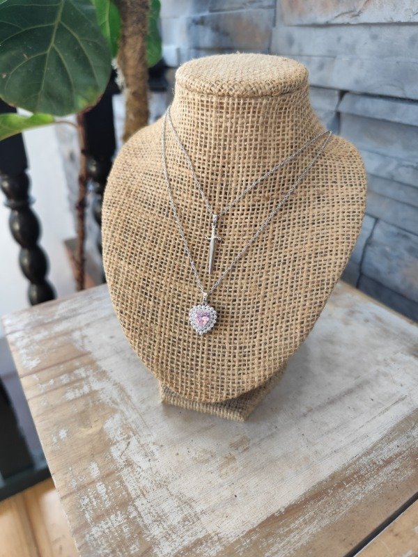 Producto - Collar corazón espada strass rosa . Acero quirúrgico