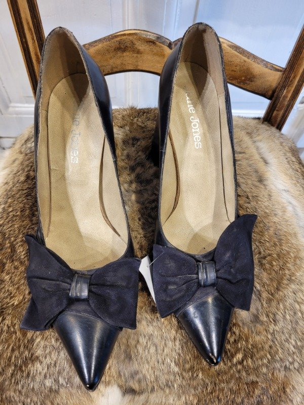 Producto - Zapatos JANE JONES negro moño gamuzado- Talle 40- PRECIO: 50X - 1