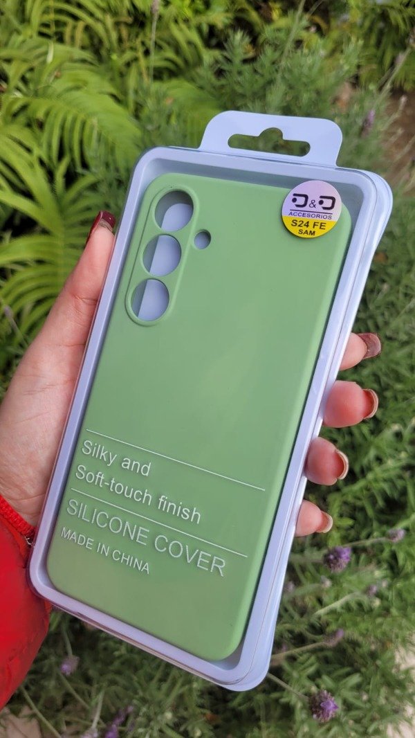 Producto - S24 fe silicona case verde musgo con felpa