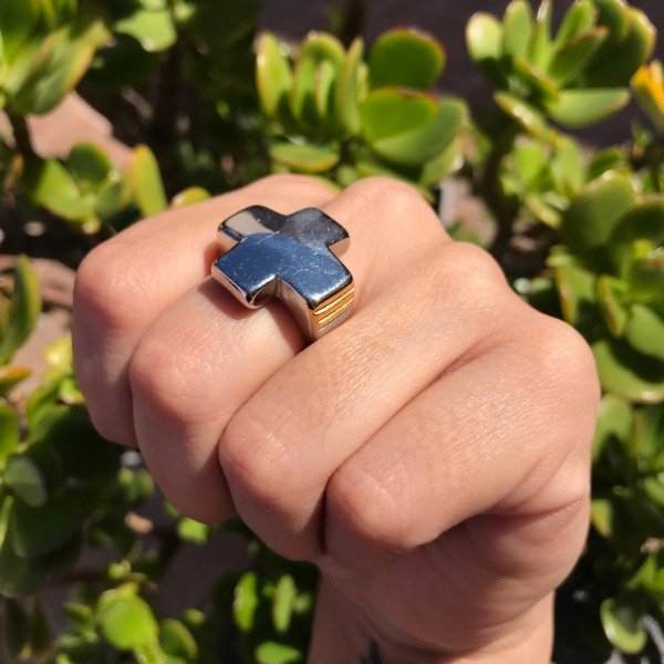 Producto - Anillo Cruz Con Acero Dorado
