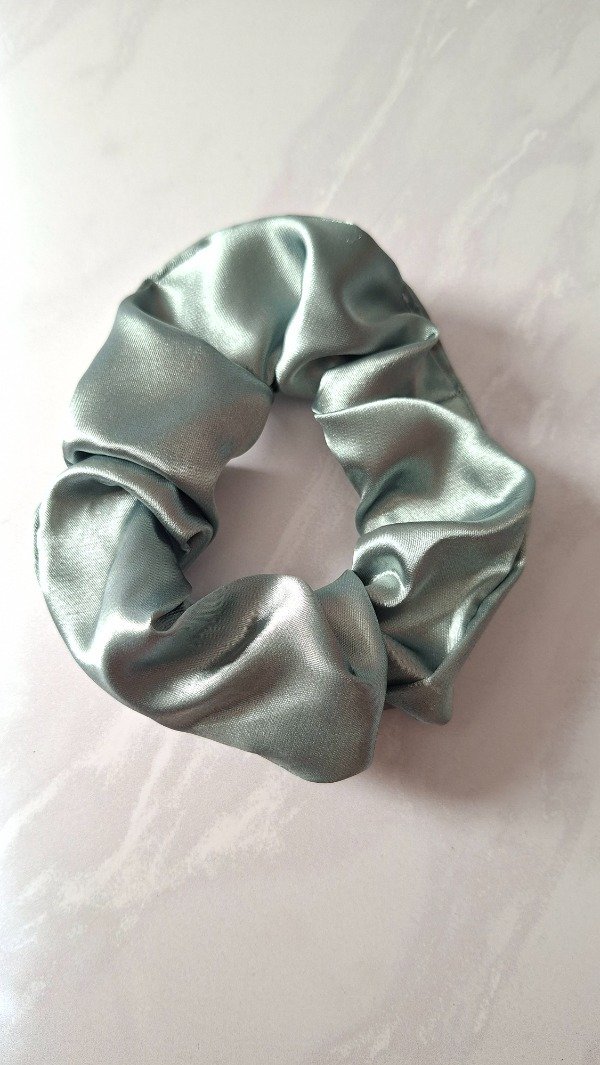 Producto - Scrunchie Satén vender oliva