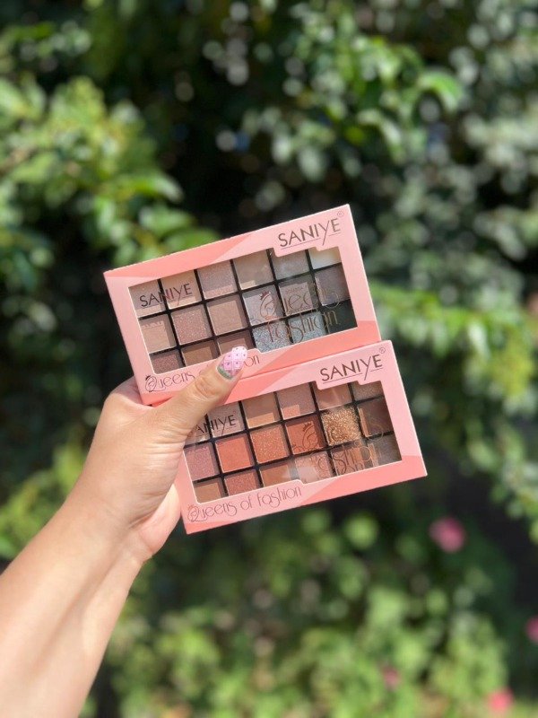 Producto - Paleta de sombras queen of fashion SANIYE