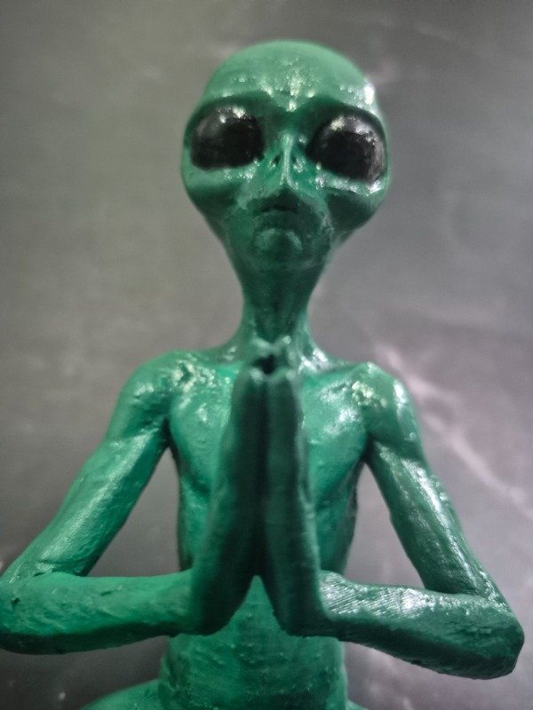 Producto - Buda E.T. meditativo fotoluminiscente  Figura artesanal 15 cm