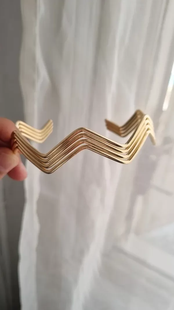 Producto - Brazalete dorado zig zag