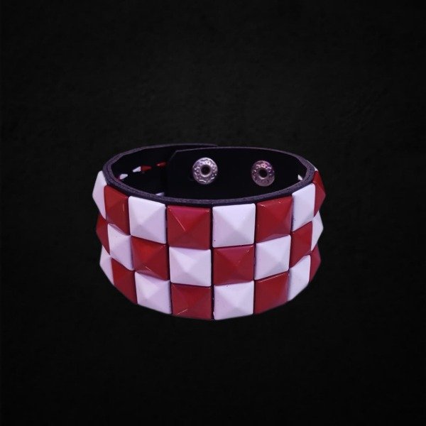 Producto - Muñequera triple tira de tachas cuadradas Rojo y Blanco