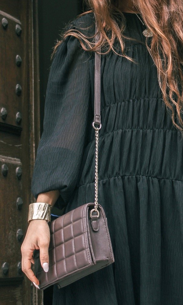 Producto - Cartera Chocolate Bordo de Ecocuero Puffer con Herrajes Bordeaux