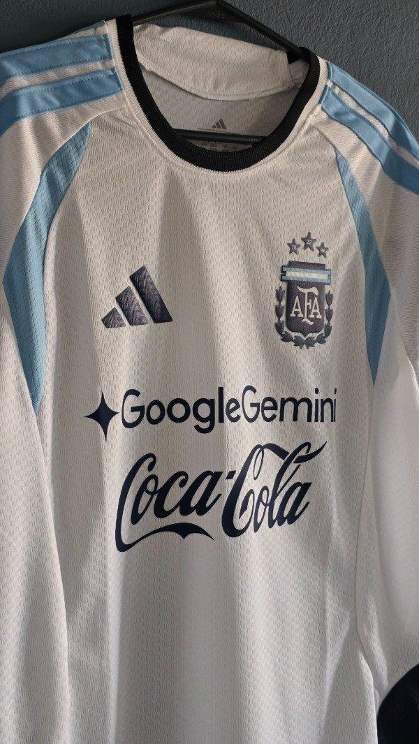Producto - CAMISETA ARGENTINA ENTRENAMIENTO BLANCA 2026 - 1