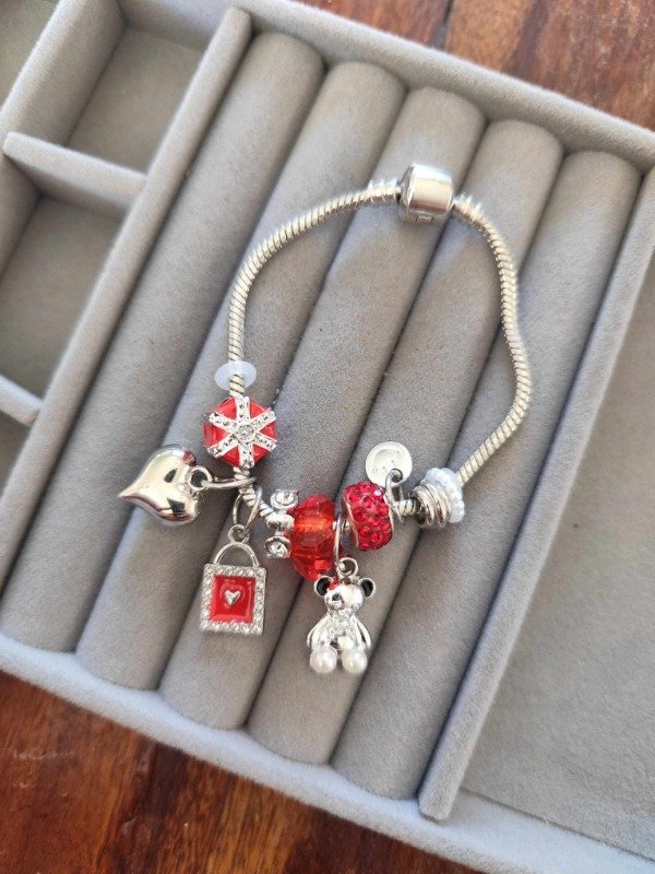 Producto - Pulsera pandora roja.
