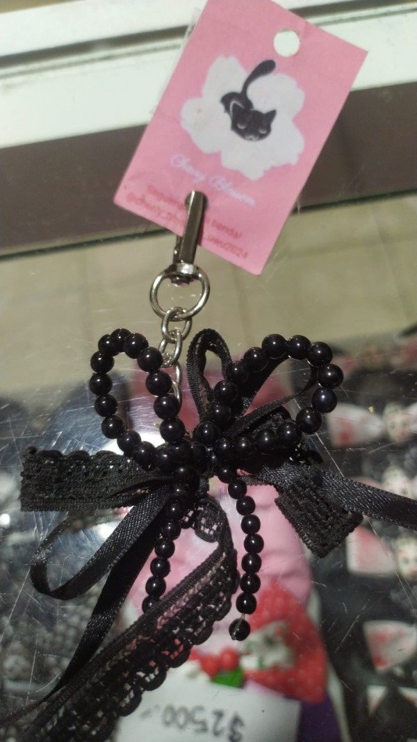 Producto - llavero perlas negras cherry blossom