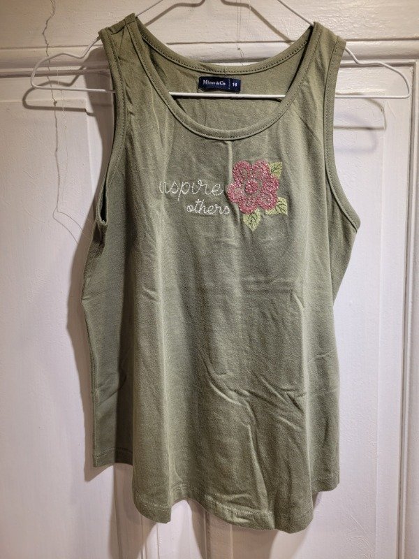Producto - Musculosa MIMO verde con flor brillante Talle 14 años - PRECIO: 16X