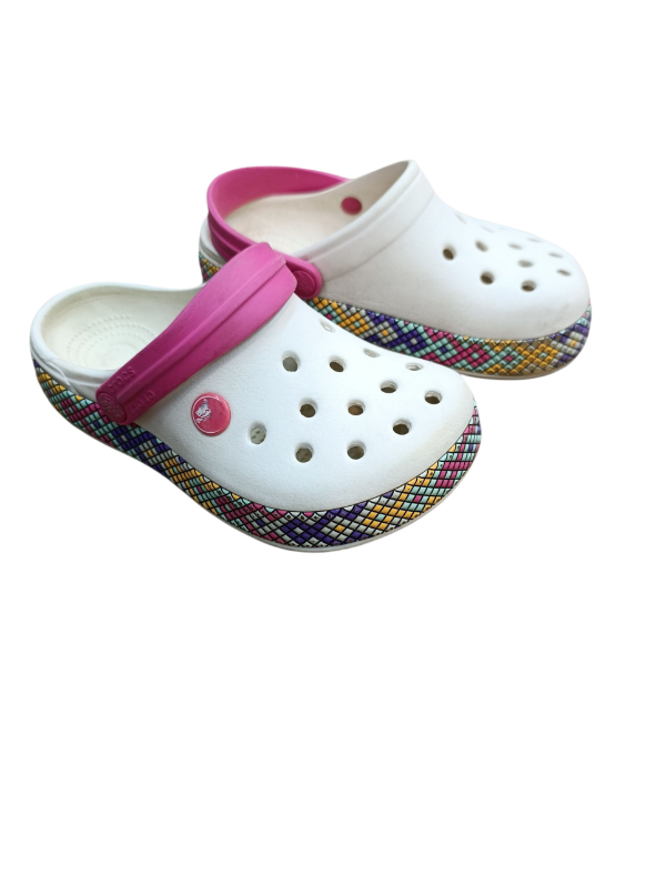 Producto - Crocs blancas combinadas. Talle J1