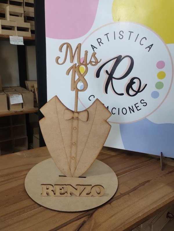 Producto - CENTRO DE MESA TRAJE + MOÑO