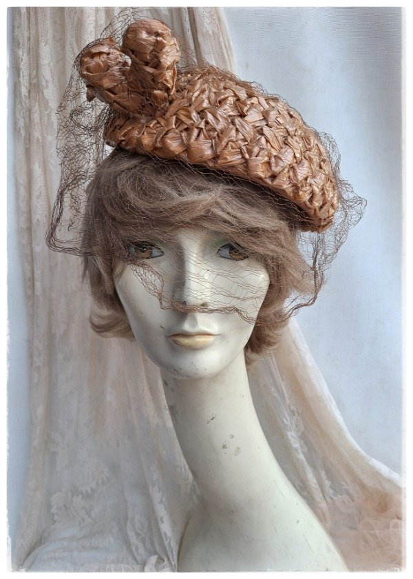 Producto - Casquete de Rafia y redecilla Color caramelo