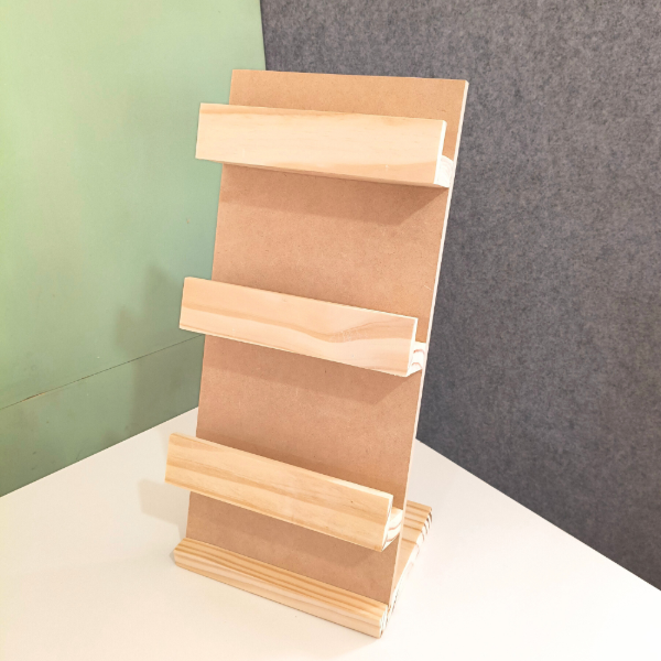 Producto - Panel con estantes L