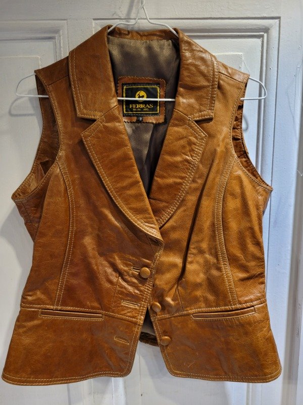 Producto - Chaleco FERRAS marrón de cuero vacuno Talle 2 - PRECIO: 80X