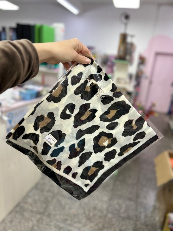 Producto - Pañuelo 70cm manchas print