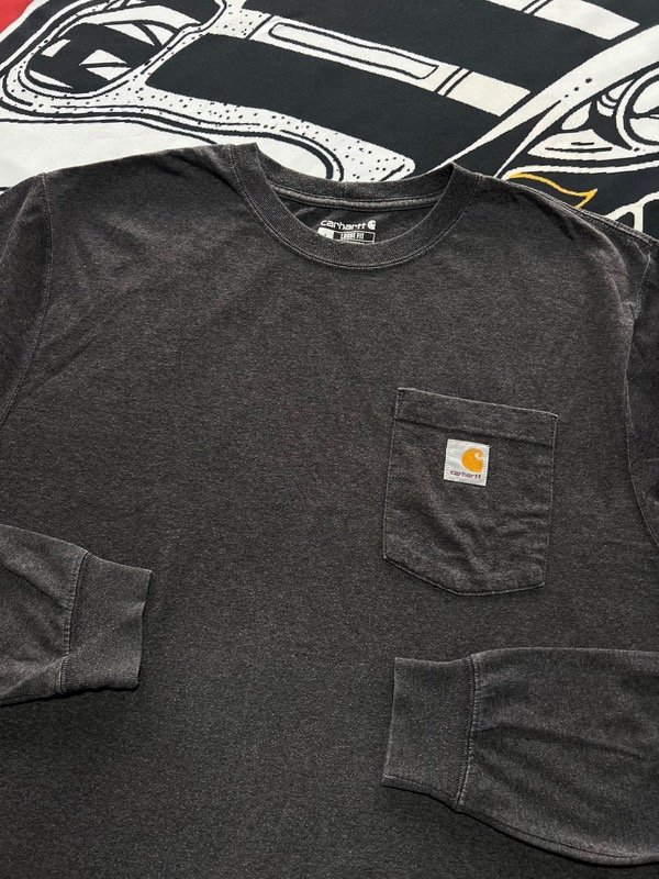 Producto - Remera Carhartt gris oscuro. Talle L