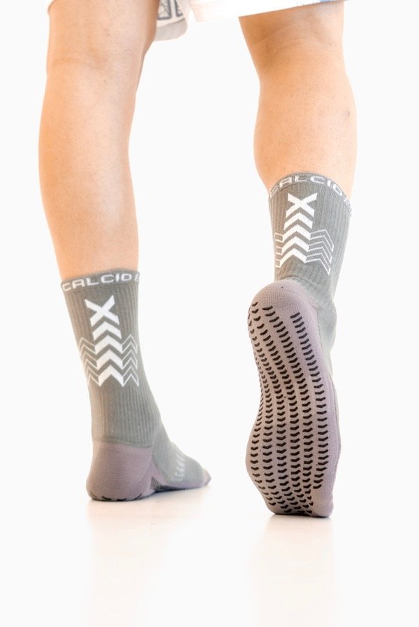 Producto - ANTIDESLIZANTES MARCA CALCIO GRIS CON BLANCO